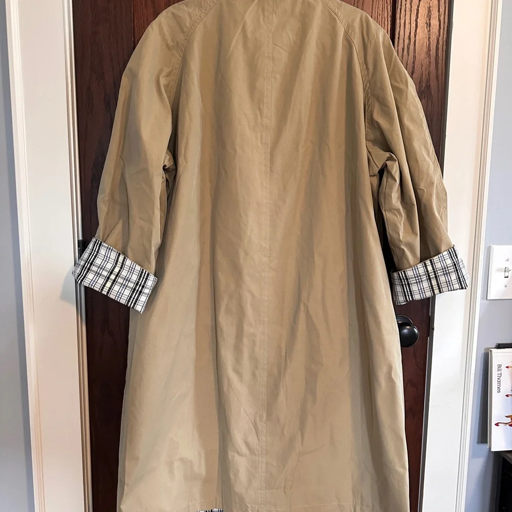 Pixie Market Reversible Khaki Trench Coat with Plaid Lining & Cuff Detail - Picture 4 of 9